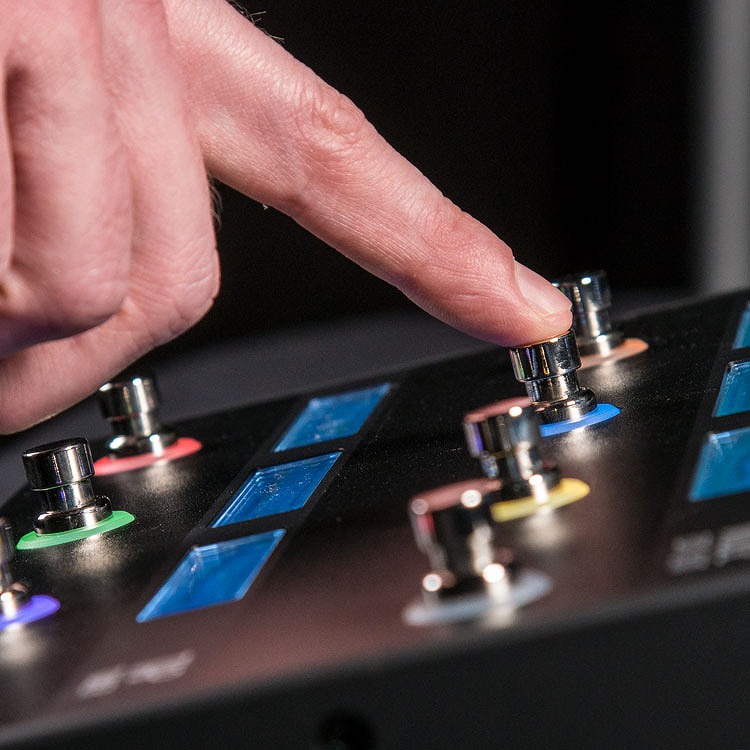 Line6からフロアタイプの小型マルチエフェクター｢HX Effects｣が発表