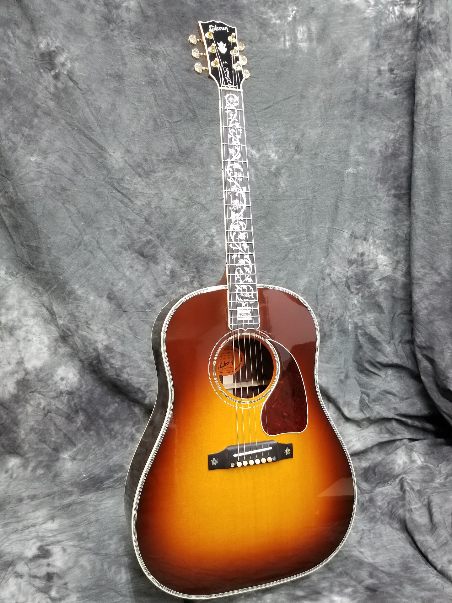 シンガーソングライターに愛されるGibson アコースティック！-Gibson J