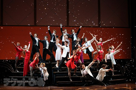 劇団四季65周年に新しい風！『ソング＆ダンス65』開幕 | チケットぴあ