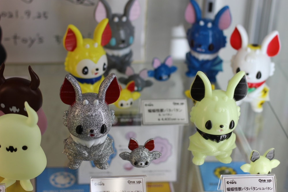 C-toys ちしまこうのすけさんより One up.秋葉原店に 上の空怪獣ボー