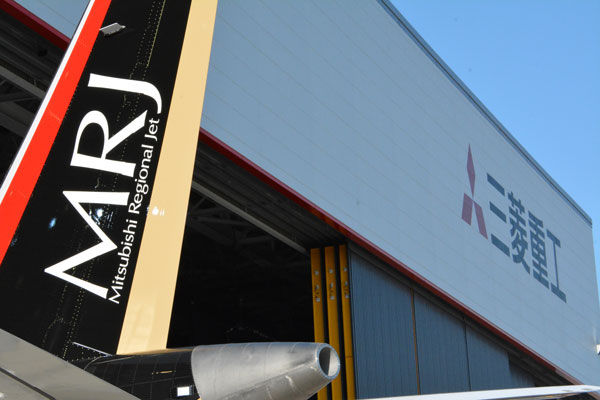 フォトレポート】国産旅客機「MRJ」ロールアウト式典 厳選写真24枚