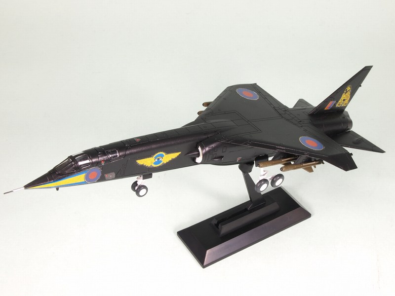 SN12「1/144 イギリス空軍 TSR.2 攻撃機仕様」 – ピットロード