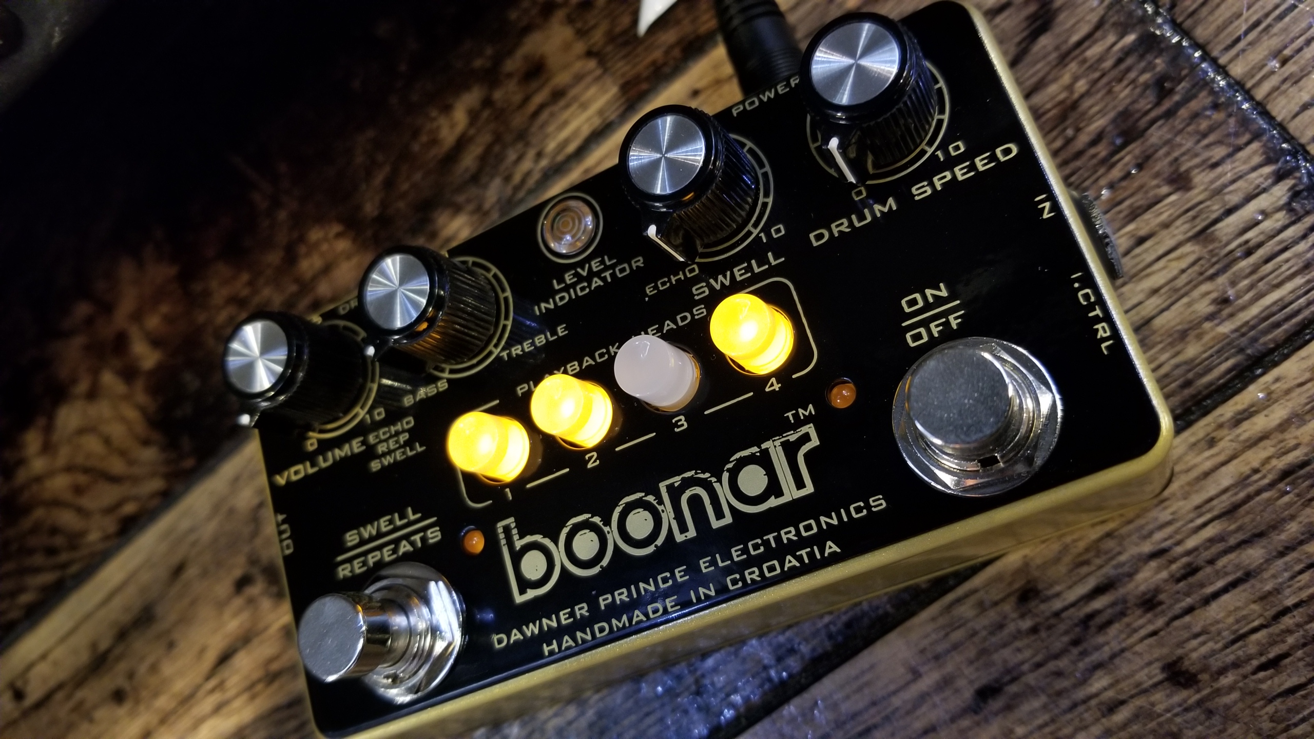 動画アリ!!!】Pink FloydのDavid Gilmourが使用しているエコーペダルが