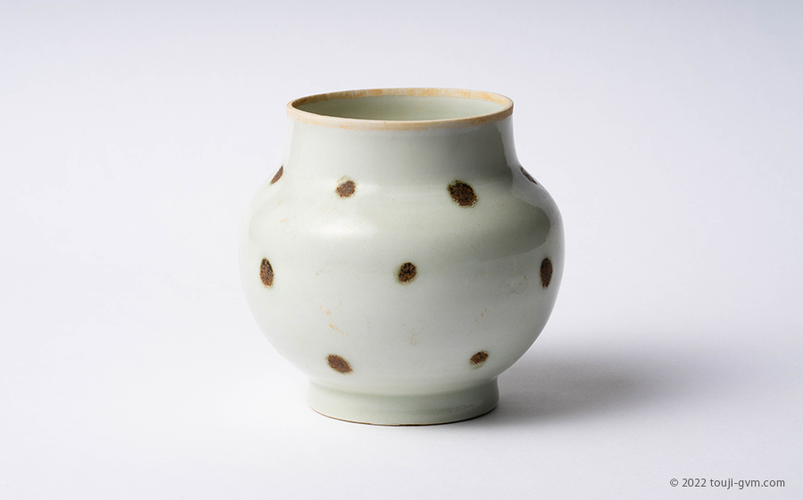 景徳鎮 白釉蓋付き鉄斑壺 – White Porcelain Jar | 陶磁オンライン