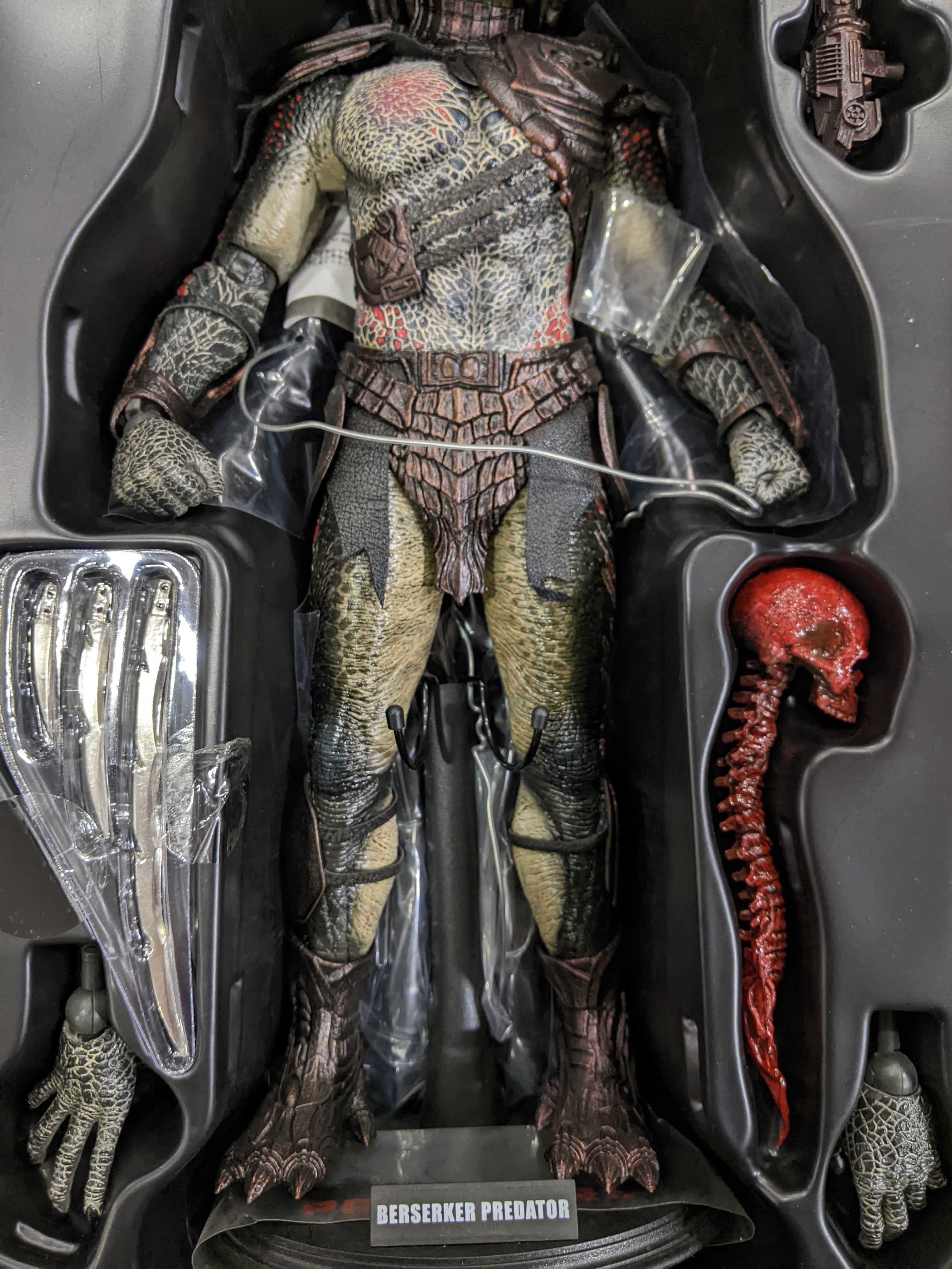 Hot Toys 1/6 Berserker Predator Sixth Scale Figure MMS130 *Open Box*