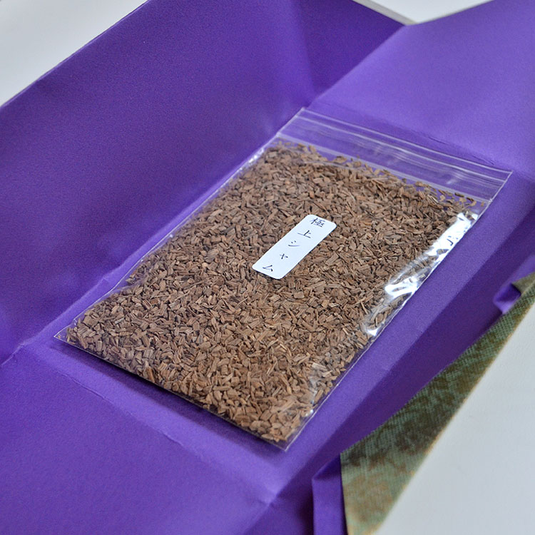 楽天市場】【ポイント10倍 〜2/23 01:59】【桐箱】沈香［極上シャム