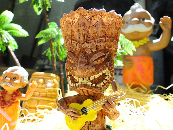 楽天市場】ダッシュボードティキ （ウクレレ） アメリカン雑貨