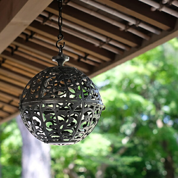 楽天市場】灯篭 吊灯篭 唐草 高岡銅器 吊り灯篭 灯籠 燈籠 照明加工