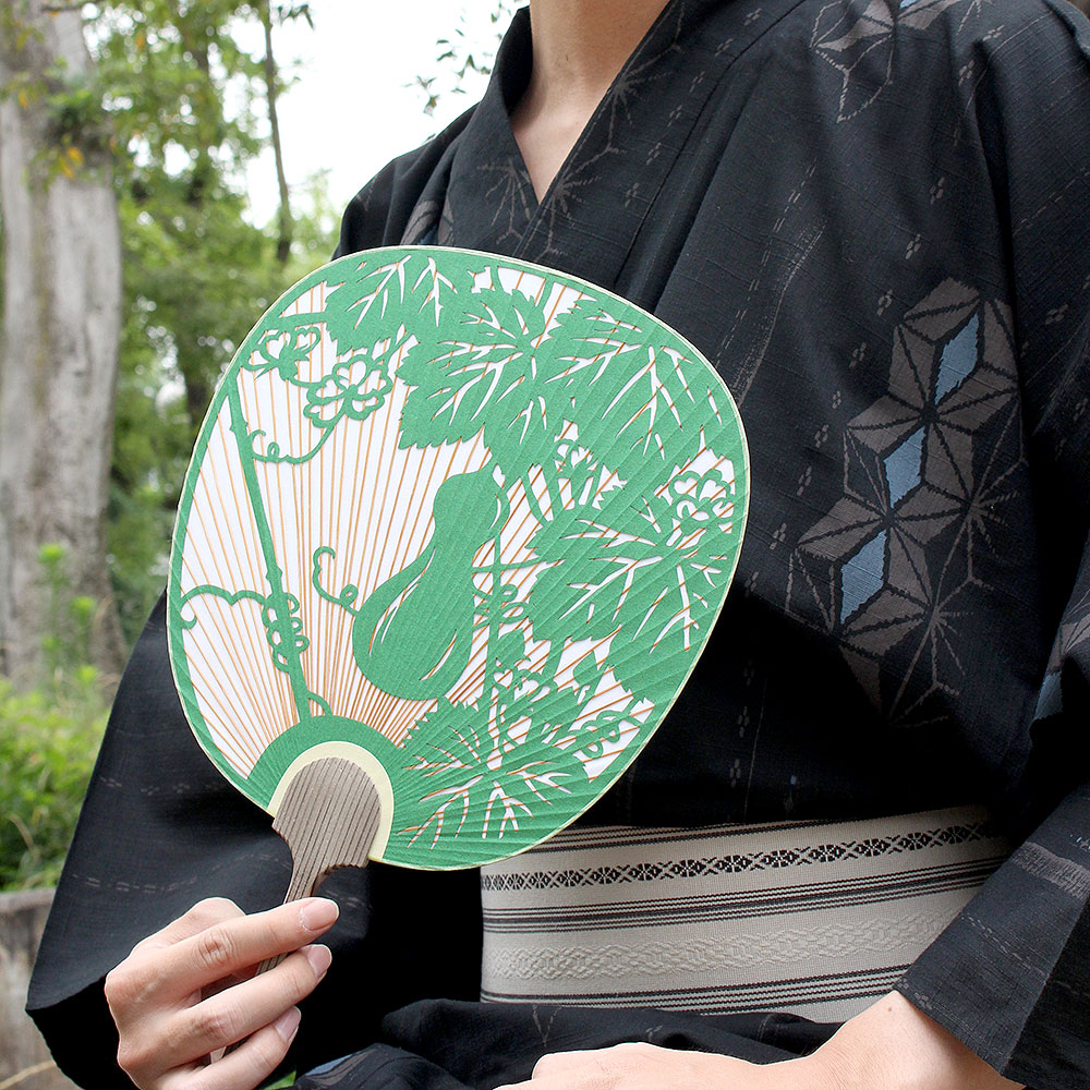 楽天市場】高級団扇 伝統工芸品 涼美 丸型 都うちわ 名入れ彫刻可