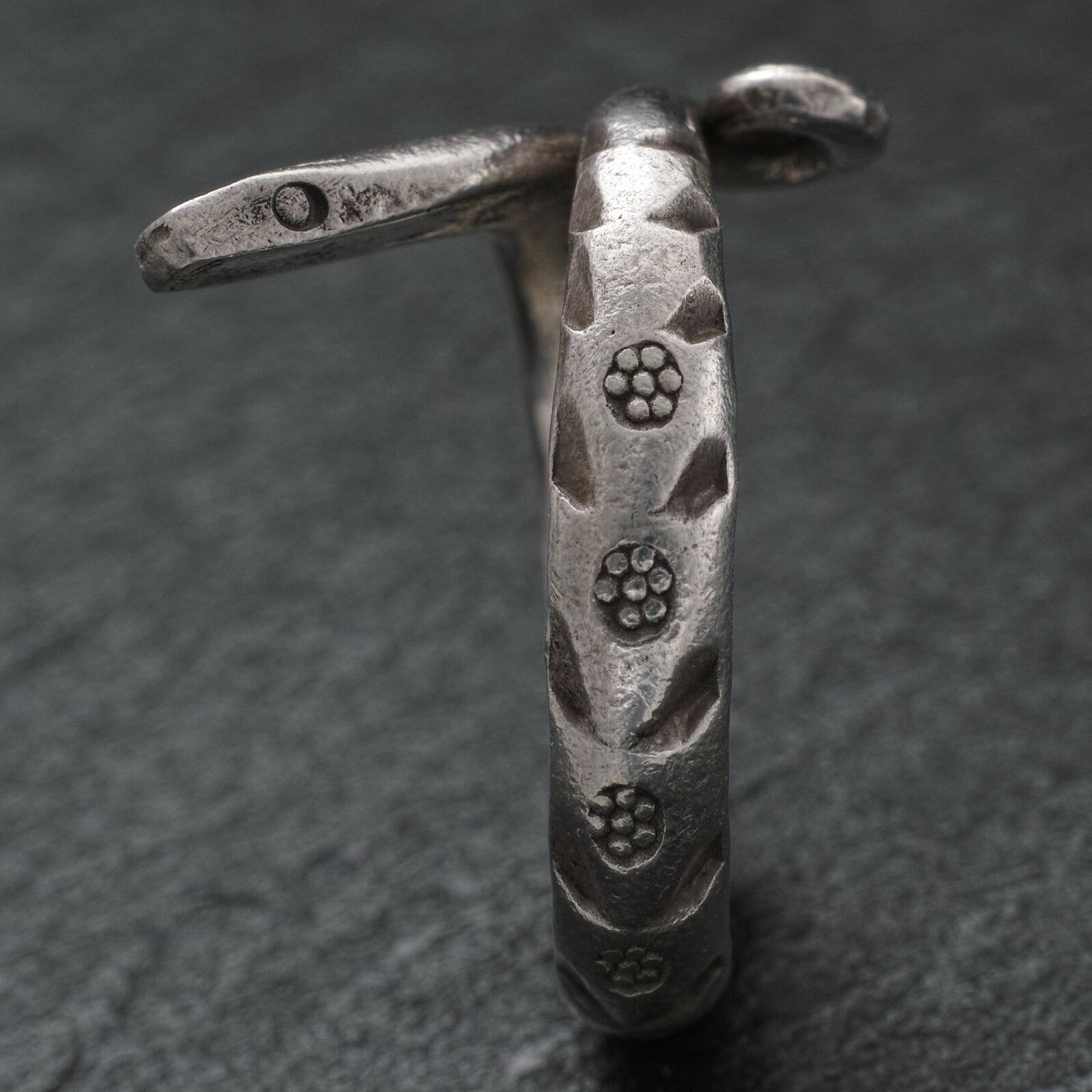 楽天市場】カレン 族 シルバー リング 7号～17号 フリーサイズ 指輪