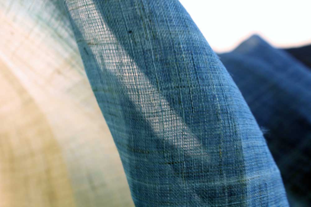 藍染め 特大の、藍手染め暖簾、綿100% タテ、ヨコ、2m弱(64cm X