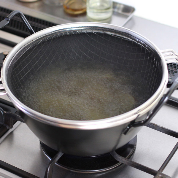 楽天市場】【25日限定クーポン対象】ラバーゼ 鉄揚げ鍋22cmセット / la