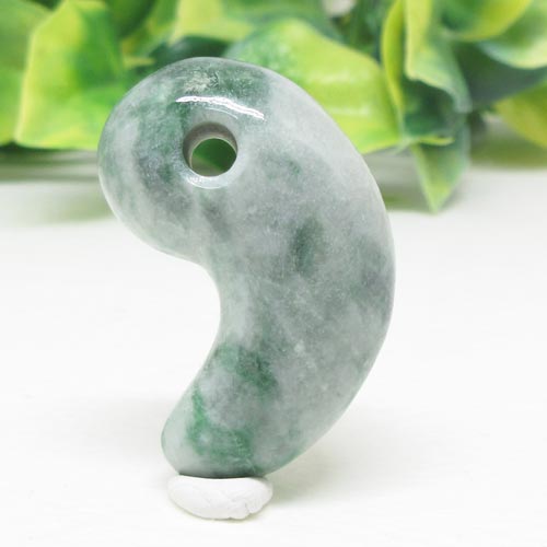 楽天市場】【天然石】糸魚川翡翠☆Sランク☆勾玉☆約30ミリ☆産地証明