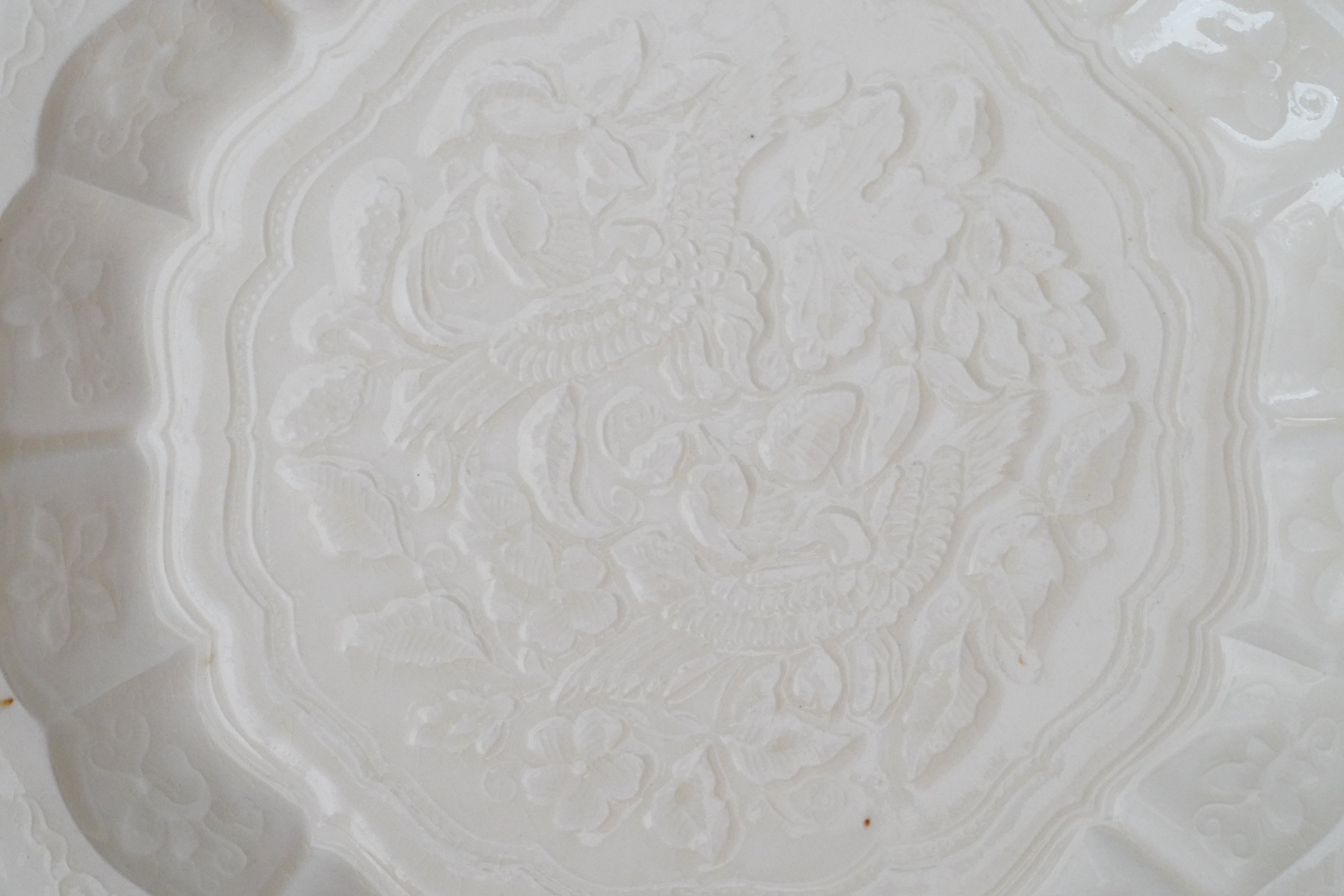 原田譲】白瓷印花花喰鳥稜花盤 – うつわ御結