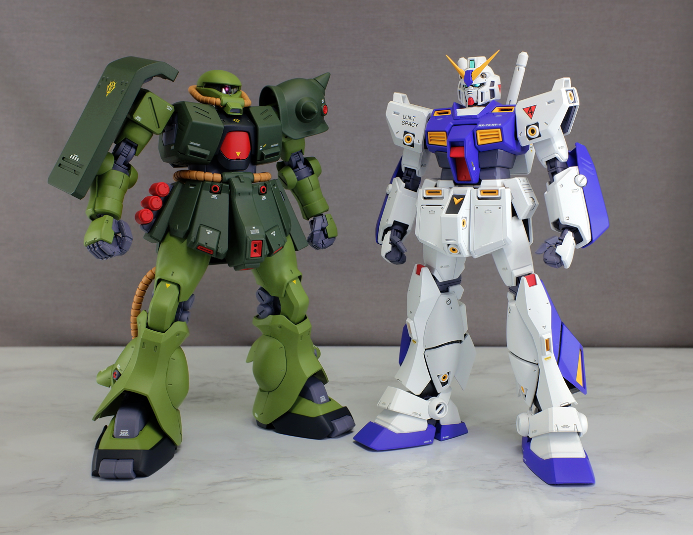 MG ガンダムNT-1 Ver.2.0 ＆ RE/100 ザクⅡ改 完成品
