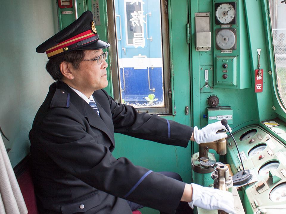 4/10（月）より 乗務員・駅係員の制服を変更致しました。 銚子電気鉄道