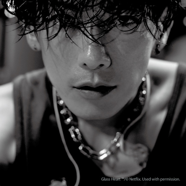 佐藤健2025年カレンダー発売 Netflix「グラスハート」選りすぐりの写真