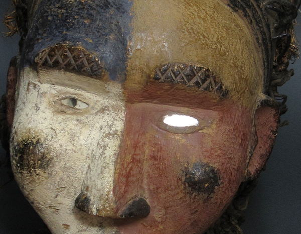 呪術師の仮面<アフリカの仮面(木彫り)：アフリカ雑貨アザライ