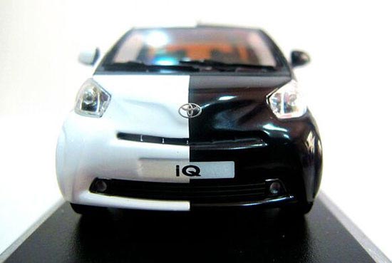 White-Black 1:43 Scale Minichamps Diecast Toyota IQ Model [NB1T111