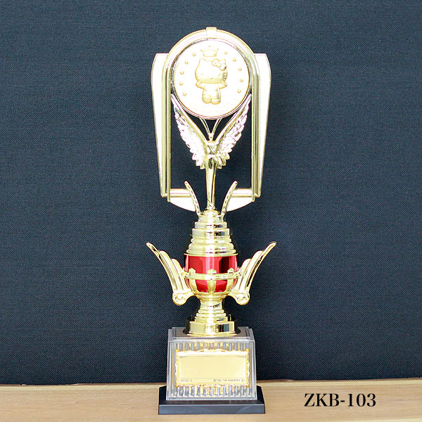 Hello Kittyのトロフィー：樹脂製（高さ305mm）ZKB103（文字彫刻代無料