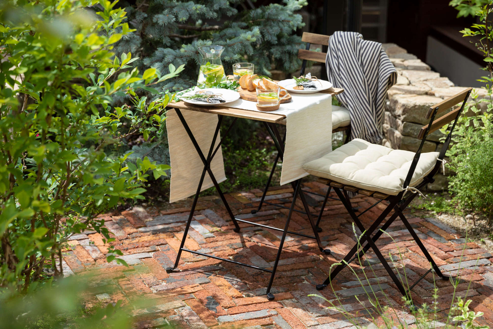 古レンガと自然石のナチュラルスタイルのリフォームガーデン|愛知県