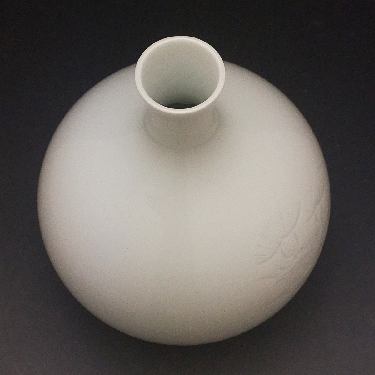 名工 奥川俊右衛門 作 有田焼 白磁 花彫文 一輪挿し 壷 花瓶 花入 花器