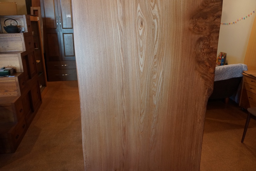 神奈川県 海老名店展示 一枚板 楡(にれ・ニレ)材 テーブル用天板