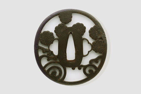 黒蝋色塗花鳥金蒔絵鞘 打刀拵／名古屋刀剣博物館・名古屋刀剣ワールド