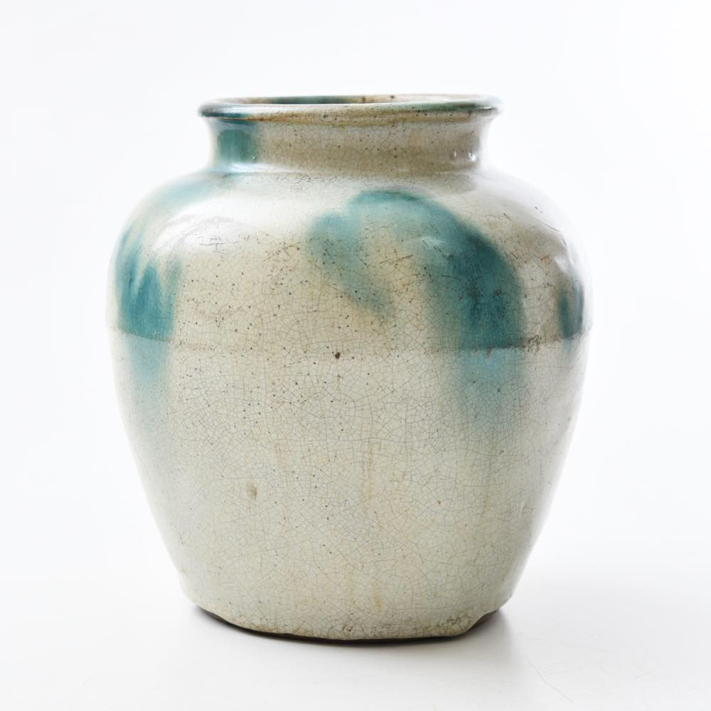 中国 広東省石湾窯 白釉青流し花瓶 ｜ みんげい おくむら （日本と世界