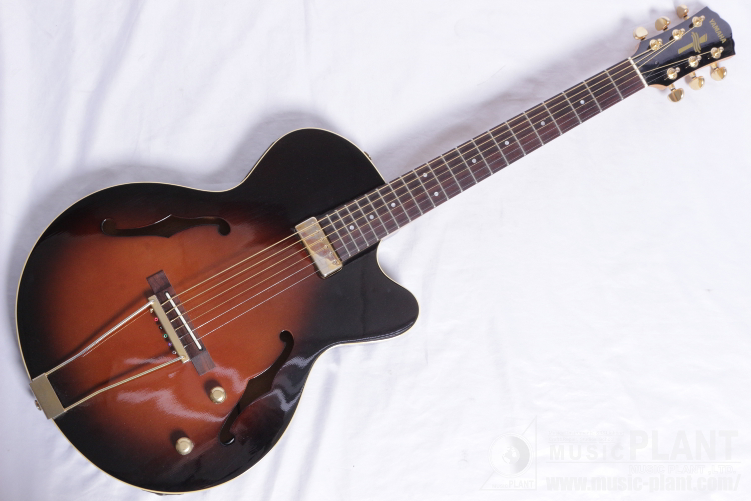 YAMAHA AEXシリーズ セミアコースティックギターAEX500中古()売却済み