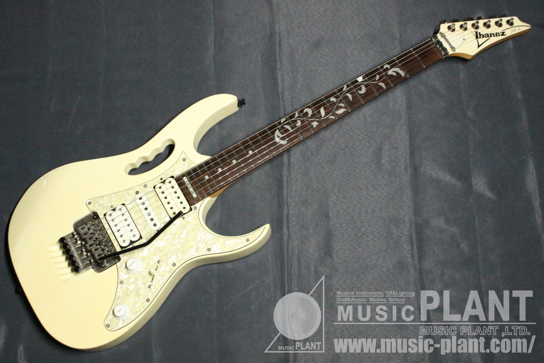 Ibanez エレキギターJEM555 WH中古品()売却済みです。あしからずご了承