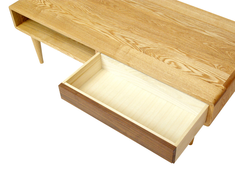 繊細で美しい無垢材のリビングテーブル（ライト） - ローテーブル