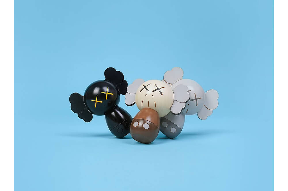 KAWS HOLIDAY JAPAN Limited Kokeshi Doll Set カウズ コケシ販売中