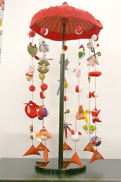 娘さんの誕生の記念に、手作りのちりめん細工が増やせる傘福を | 酒