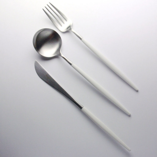 ディナーフォーク ゴア GOA / ホワイト×シルバーCutipol（クチポール
