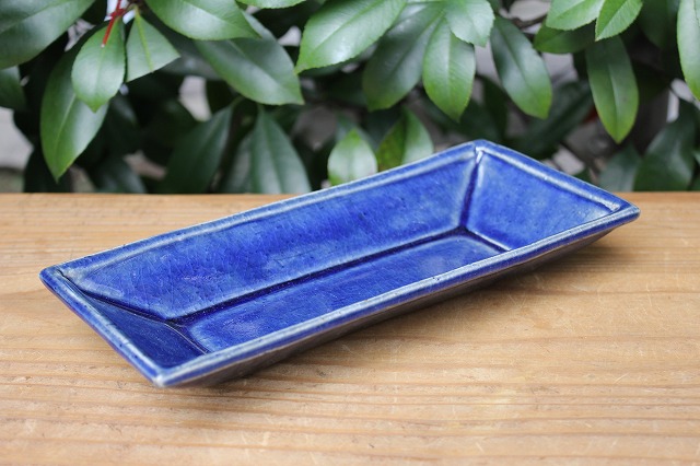 滋賀県信楽町で作陶されている信楽焼作家山本泰三さんの瑠璃長角皿