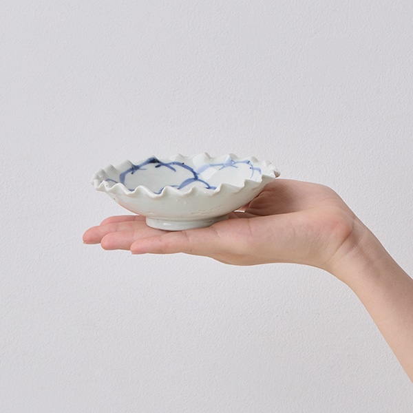 WEB限定】中尾万作 染付花文輪花小皿｜作家もの｜料理家 栗原はるみ