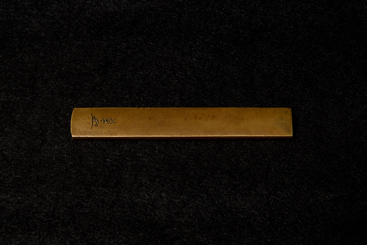 06-016 保存刀装具 政寧 三国志図 小柄 真鍮磨地 | 日本刀専門店【勇進