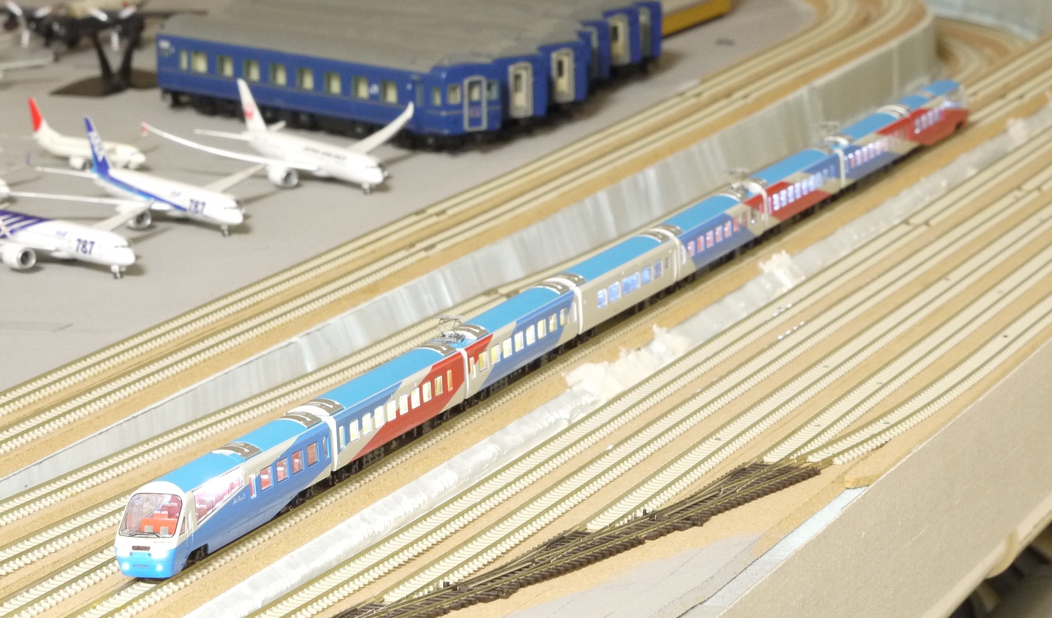 MicroAce 伊豆急2100系アルファリゾート21入線 | 川崎駅 レイアウト