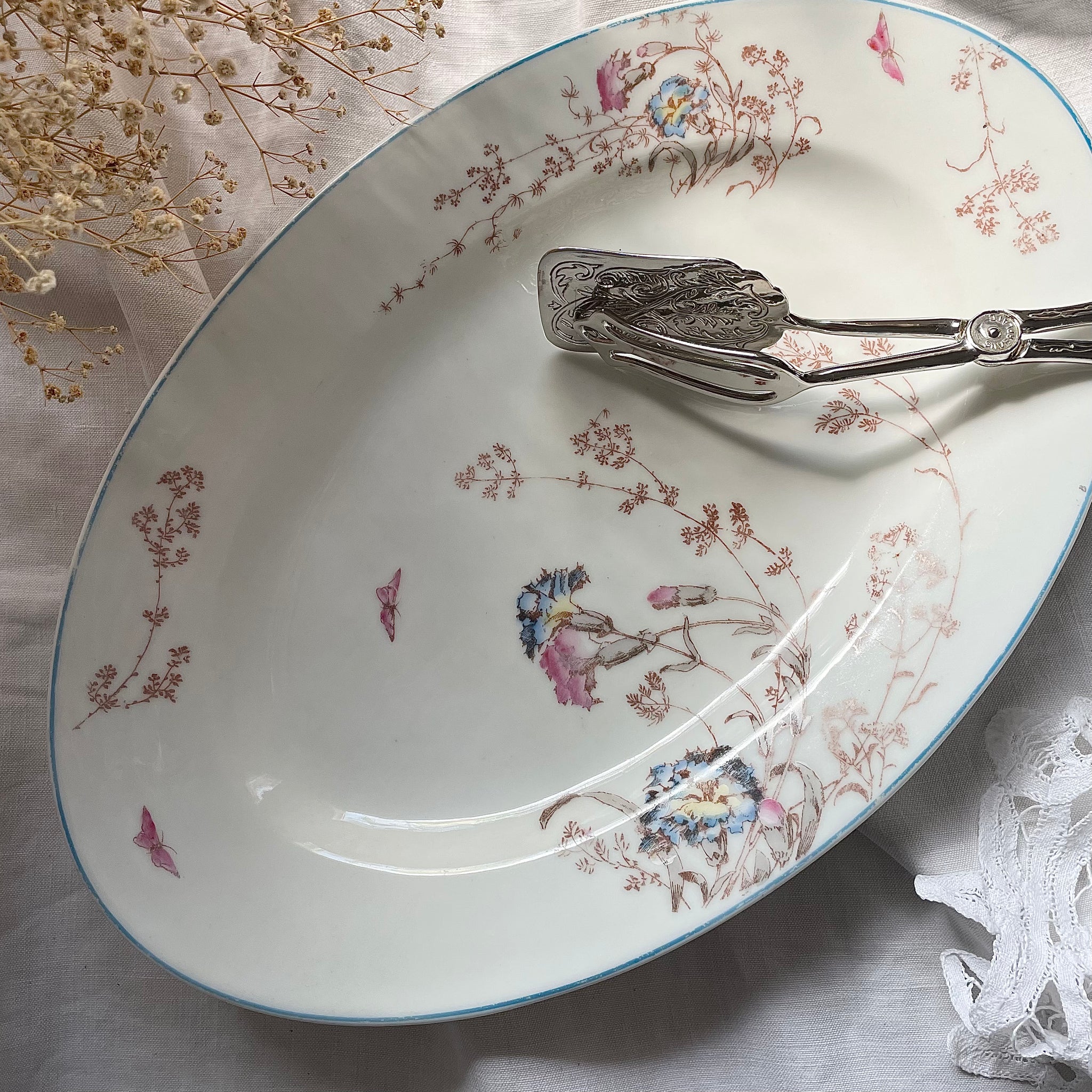 カーネーション模様が可愛いオーバル皿（34x22.5cm） フランス