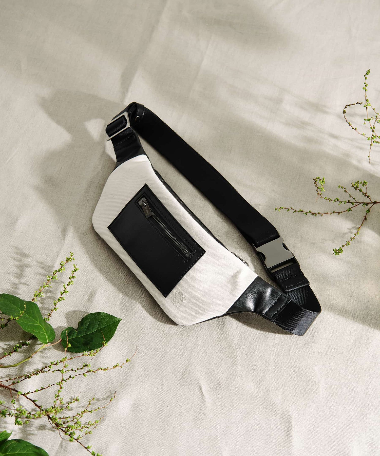 ボディバッグの選び方を解説！斜めがけで使いやすいミニマムバッグ