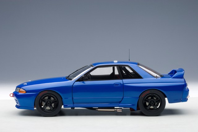 AUTOart Nissan Skyline GT-R (R32) Plain Body - Blue/Black