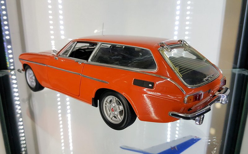 REVIEW: Minichamps Volvo P1800 ES • DiecastSociety.com