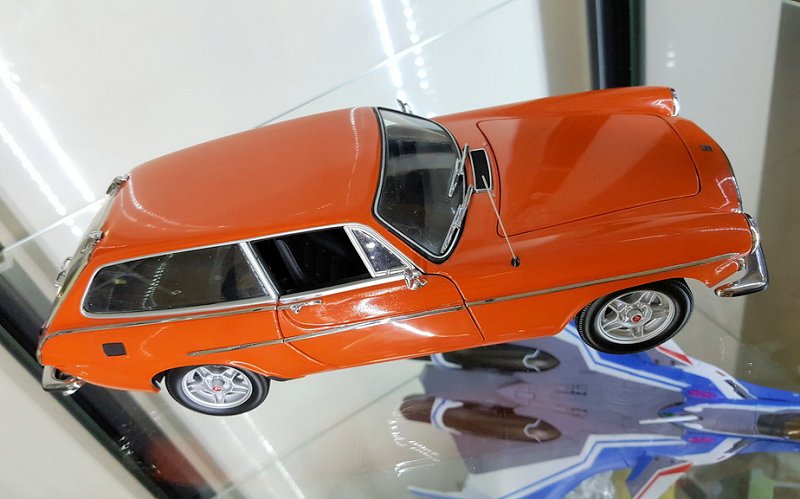 REVIEW: Minichamps Volvo P1800 ES • DiecastSociety.com