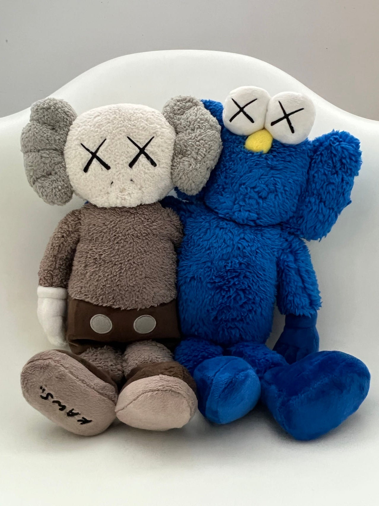 KAWS Seeing/WatchingPlush – Designstoresyd