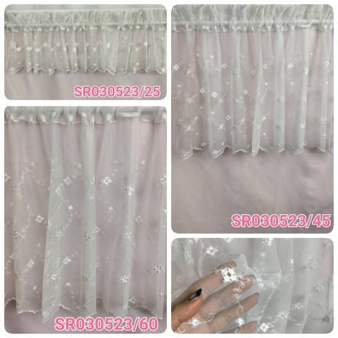 カフェカーテン(白×小花刺繍) | 薔薇雑貨とマットの卸販売