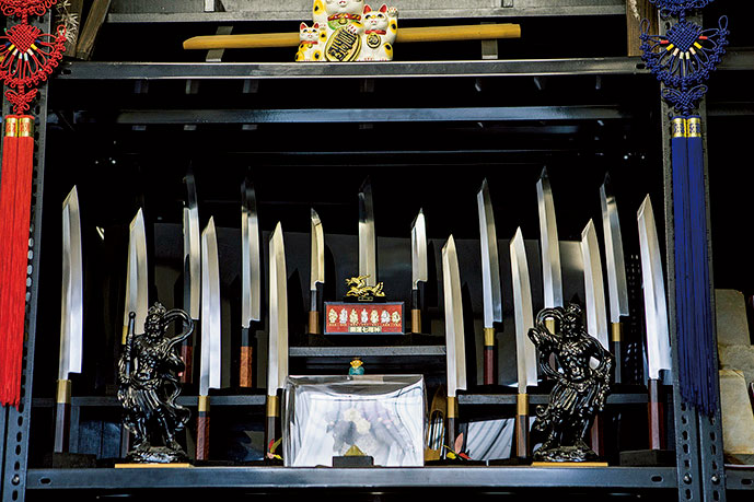 道具研究】生ける伝説、日本中のシェフが頼る包丁研ぎ職人とは？ | buono