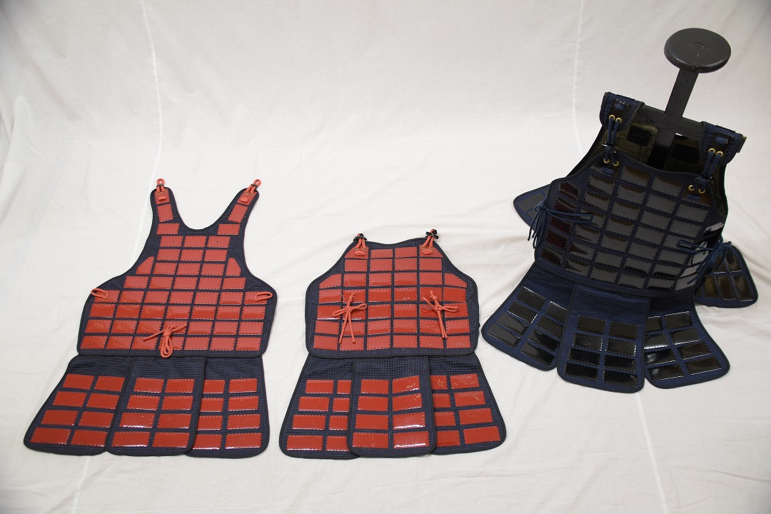 畳鎧 赤 黒 FAARM0011 - 藤浪小道具株式会社