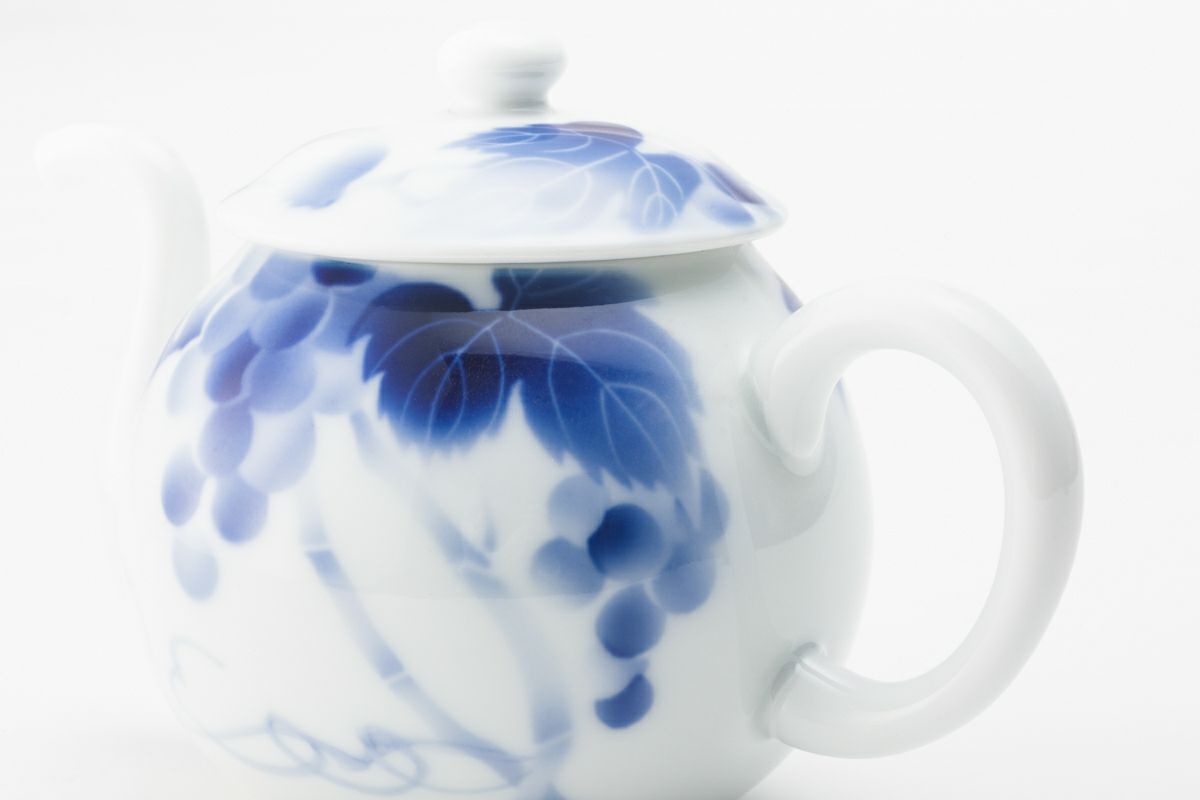 ブルーワイナリー 台付醤油差（正油差し） | 有田焼 深川製磁｜公式