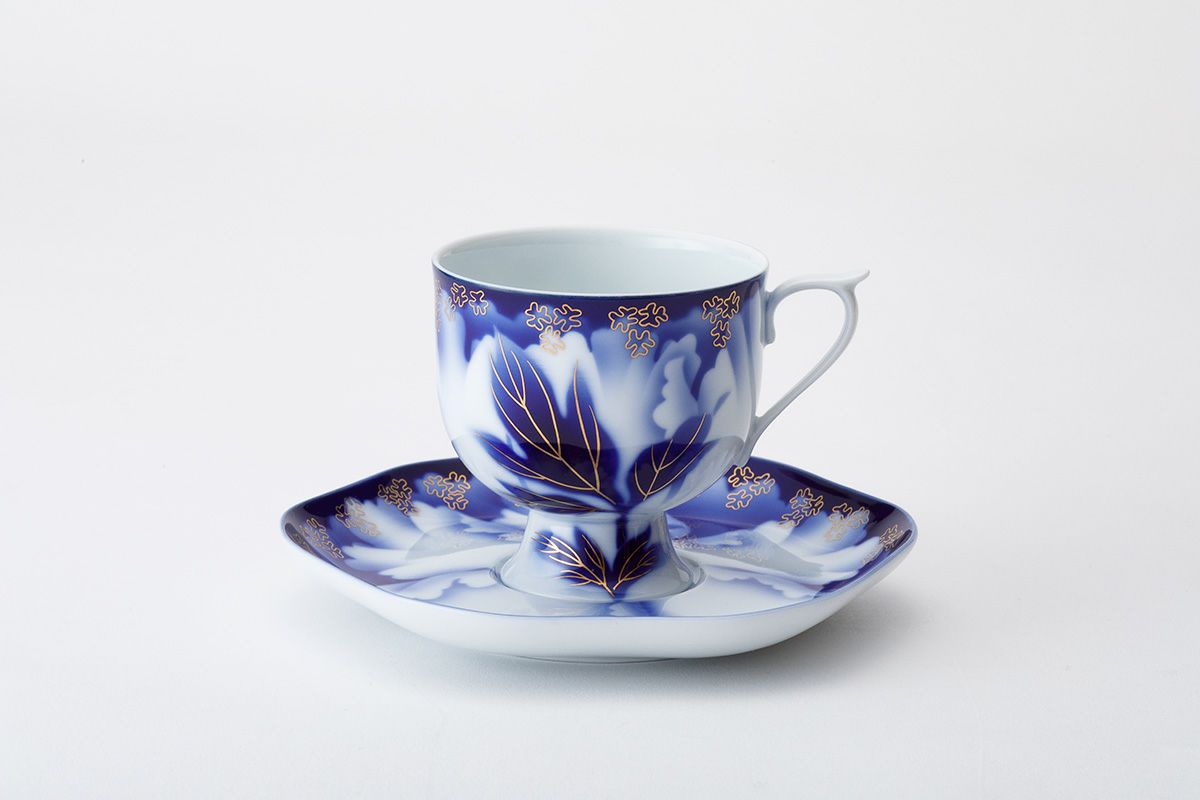 牡丹金ミル 高台コーヒー碗皿 | 有田焼 深川製磁｜公式オンラインストア